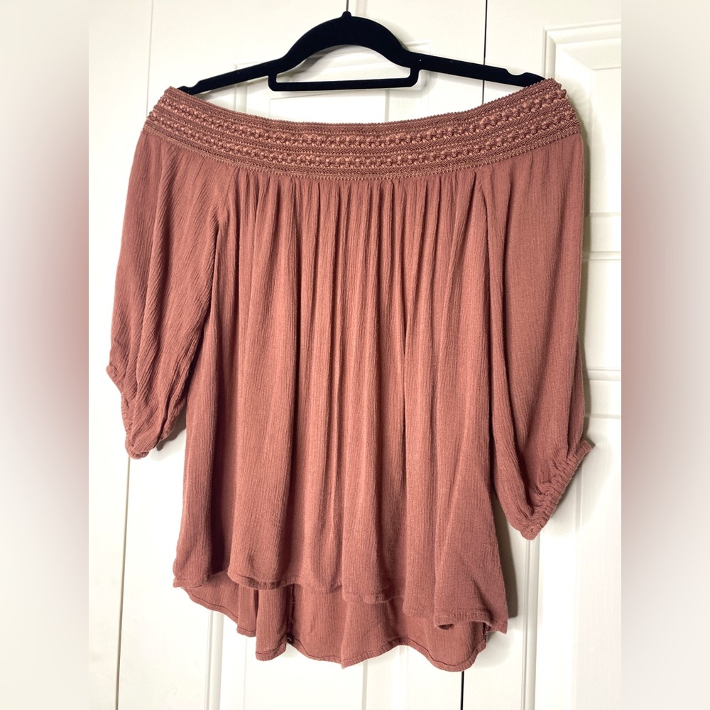 FOREVER 21 off the shoulder, quarter-sleeve Blouse. Size: S